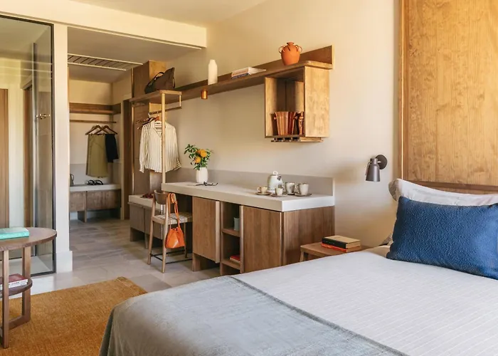 Hotel Me